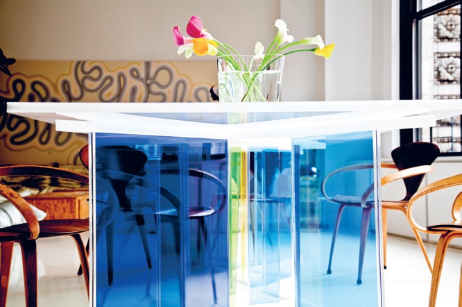 混搭佈置是將兩種不同風格物件,找出相同點巧妙陳列在