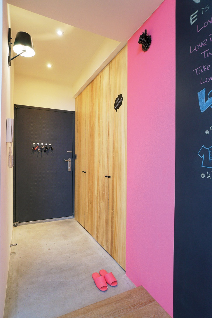 混搭佈置是將兩種不同風格物件,找出相同點巧妙陳列在