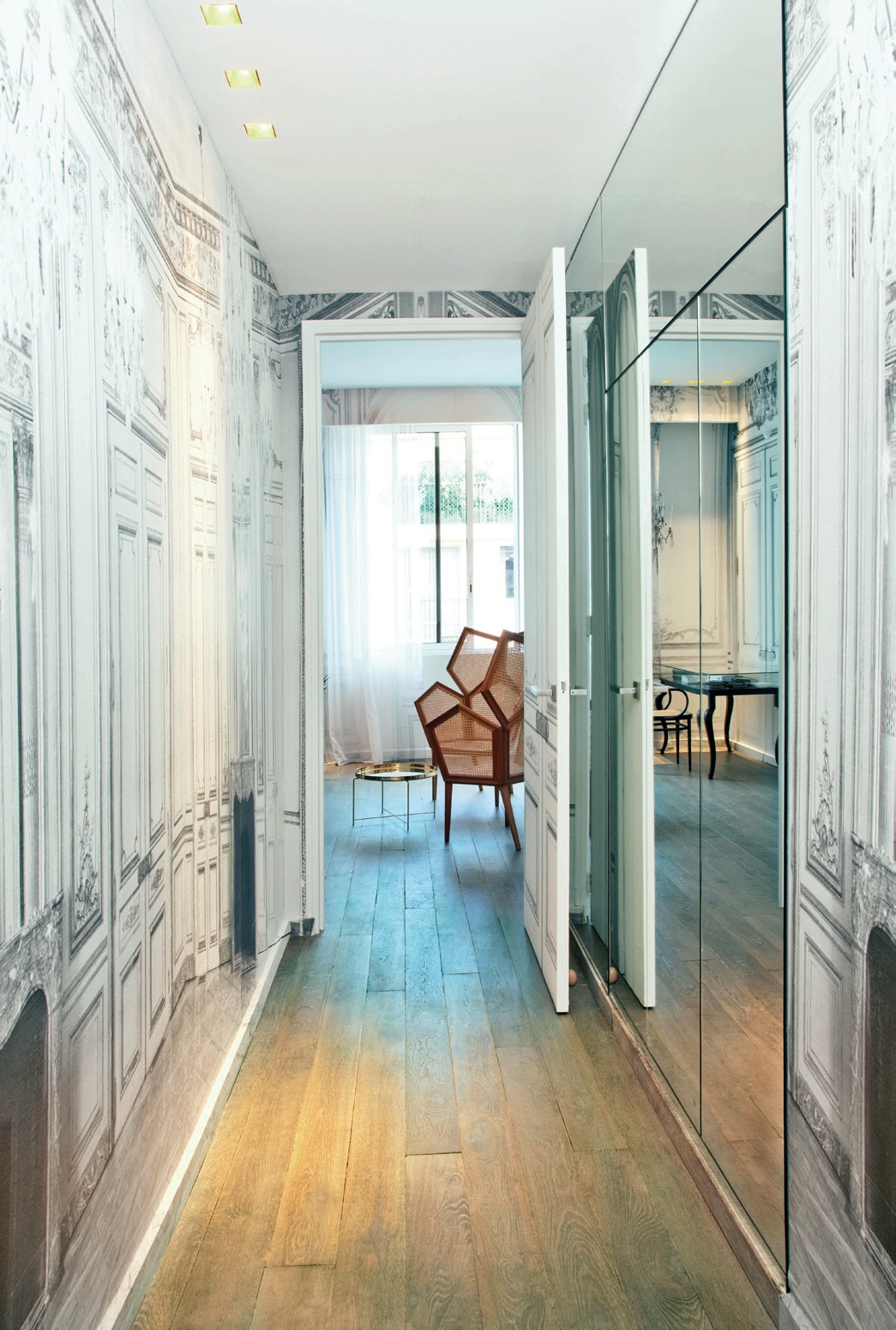 混搭佈置是將兩種不同風格物件,找出相同點巧妙陳列在