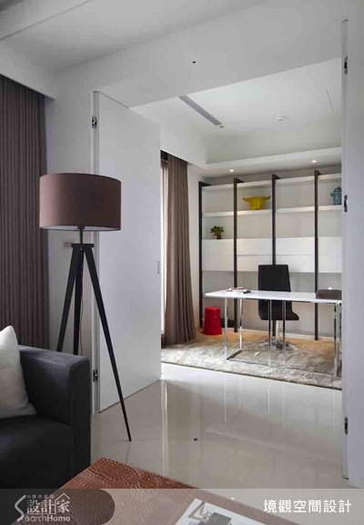 境觀室內設計總監蘇泂和，最拿手於空間的動線規劃。他