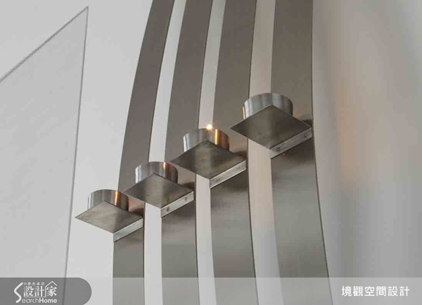 境觀室內設計總監蘇泂和，最拿手於空間的動線規劃。他