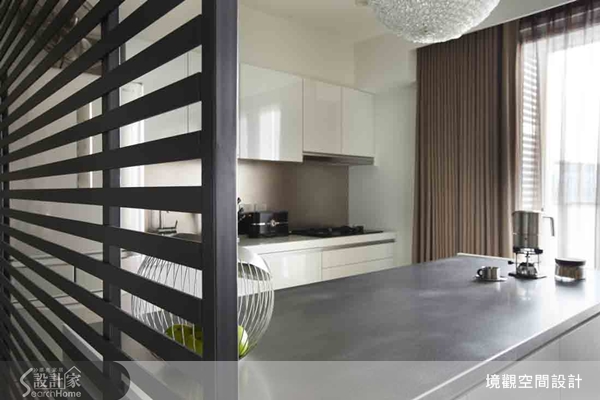 境觀室內設計總監蘇泂和，最拿手於空間的動線規劃。他