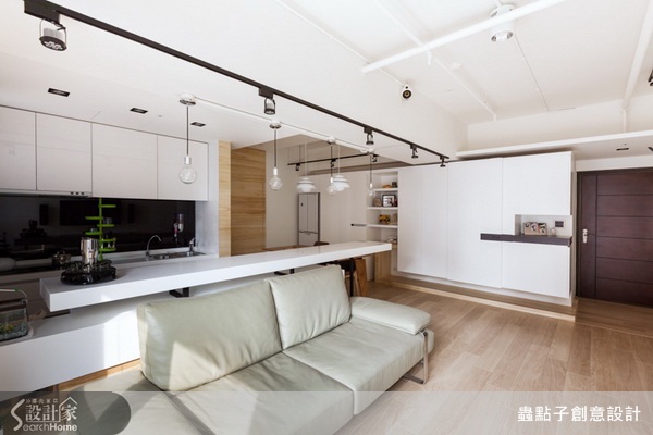 簡約的質樸中蘊含著人文氣息，不強調花俏的色調、華麗