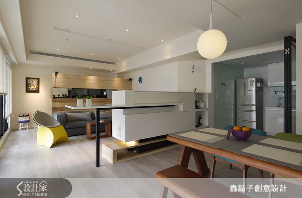 簡約的質樸中蘊含著人文氣息，不強調花俏的色調、華麗