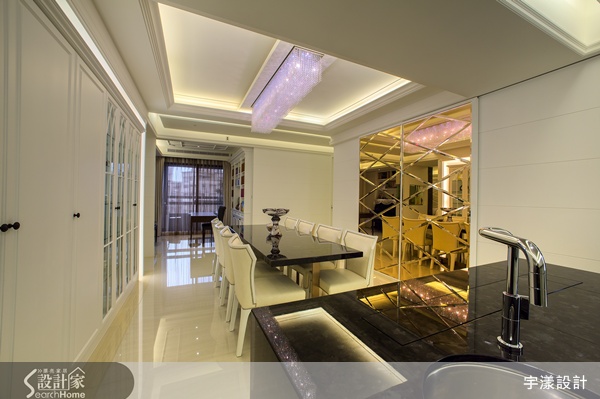 如何賦予空間多種用途，隱藏機能於無形，並創造空間簡