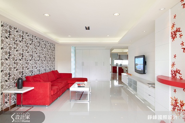 彩妝運用得當，能讓一個女人顯得迷人又具有風采，同樣