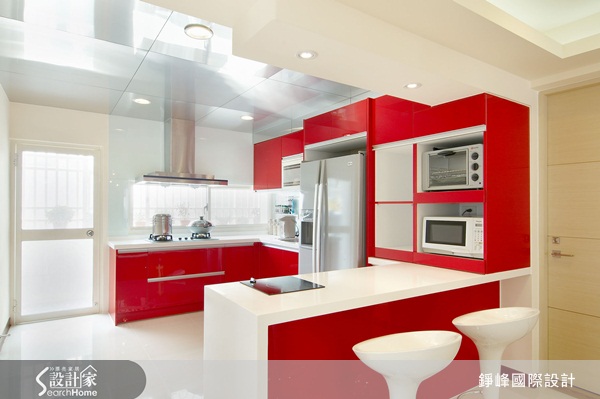 彩妝運用得當，能讓一個女人顯得迷人又具有風采，同樣