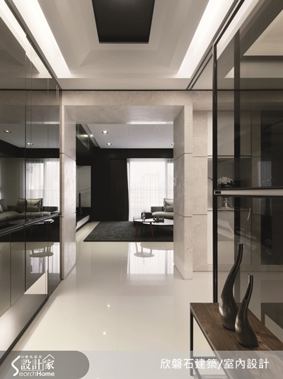 年輕的屋主夫妻買下這間位於台中西屯區的房子，雖然有