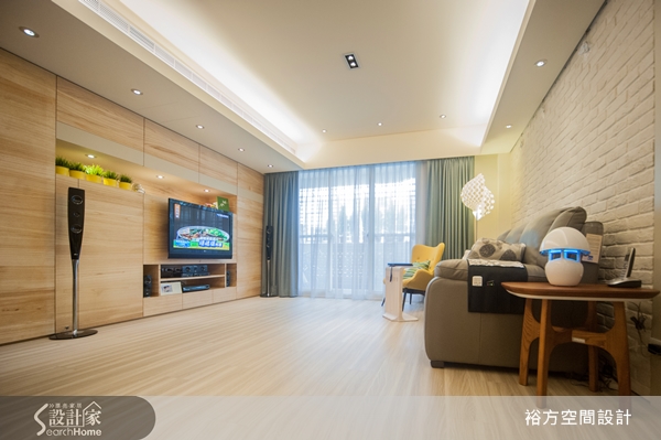 誰說電視牆面和收納櫃一定要又厚又重呢?坪數不大,老