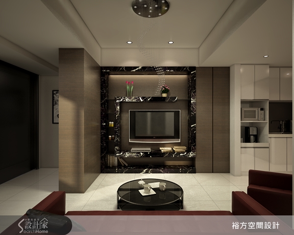 誰說電視牆面和收納櫃一定要又厚又重呢?坪數不大,老