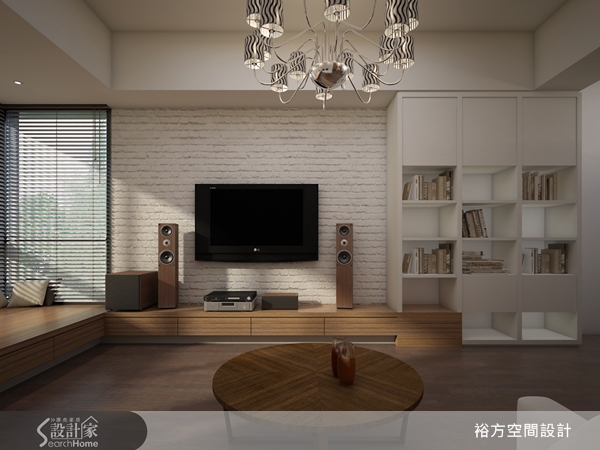 誰說電視牆面和收納櫃一定要又厚又重呢?坪數不大,老