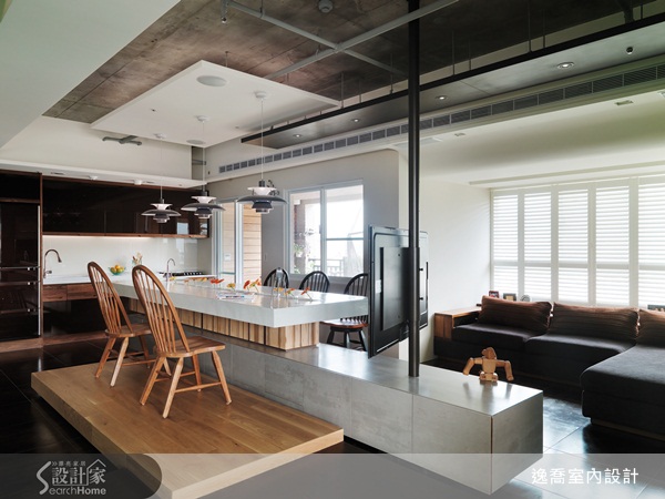 原始壁貌和不加雕琢的率性空間,這是一個自由彈性的開