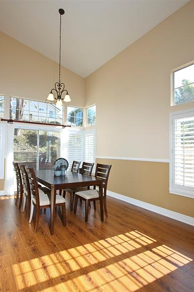 百麗樂豪華百葉窗,採用自行研發的【塑鋁共壓合成技術