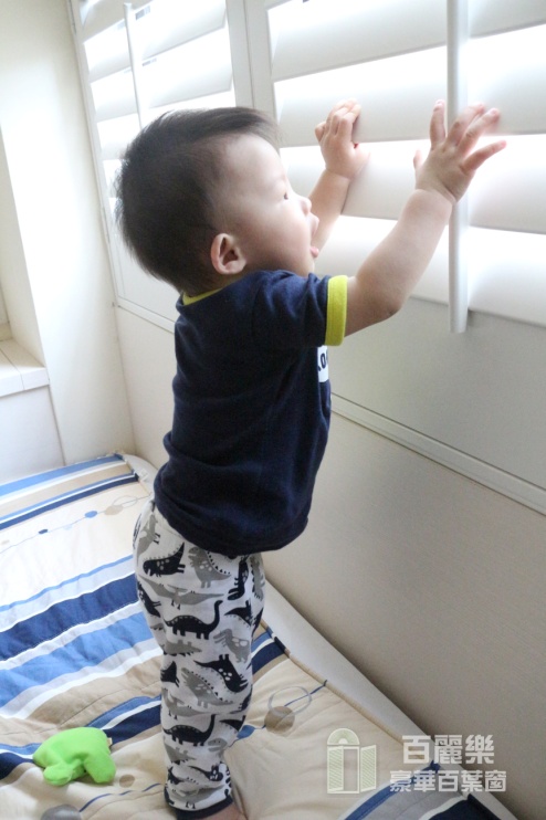 百麗樂豪華百葉窗，採用自行研發的【塑鋁共壓合成技術