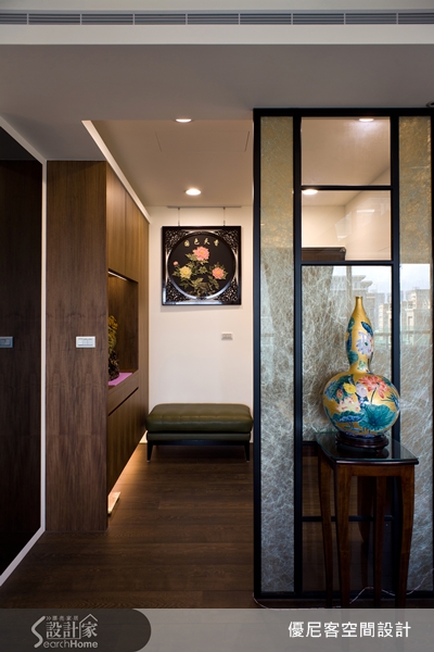 現代風的裝潢，風格簡約，善用建材屬性，對講求實用性