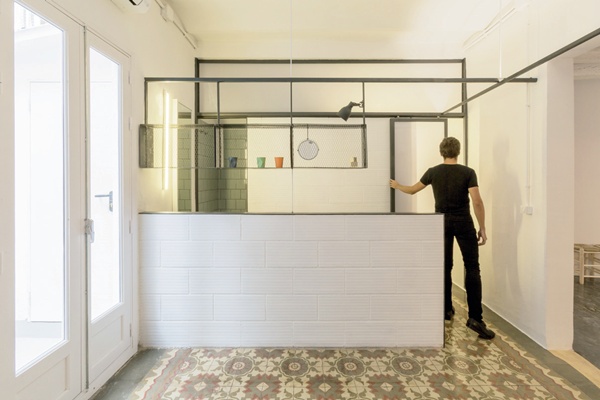 西班牙第二大城巴塞隆納，擁有林立的現代高樓，與古老