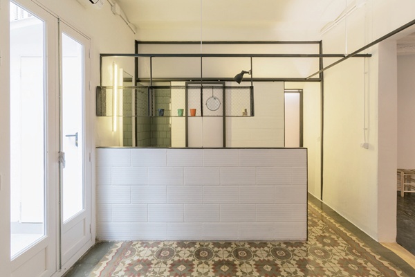 西班牙第二大城巴塞隆納,擁有林立的現代高樓,與古老