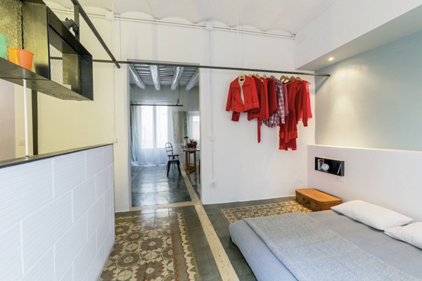 西班牙第二大城巴塞隆納，擁有林立的現代高樓，與古老