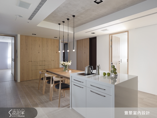 你曾經作過這樣的夢嗎？不自覺走入一片森林中，身旁大