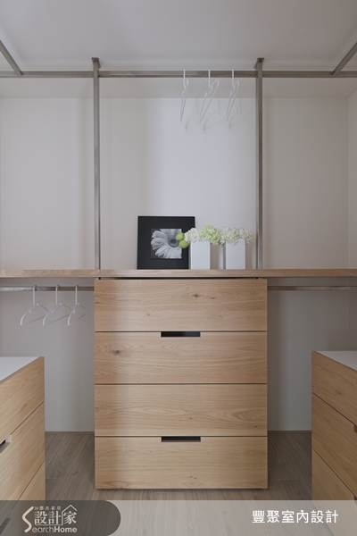 你曾經作過這樣的夢嗎？不自覺走入一片森林中，身旁大