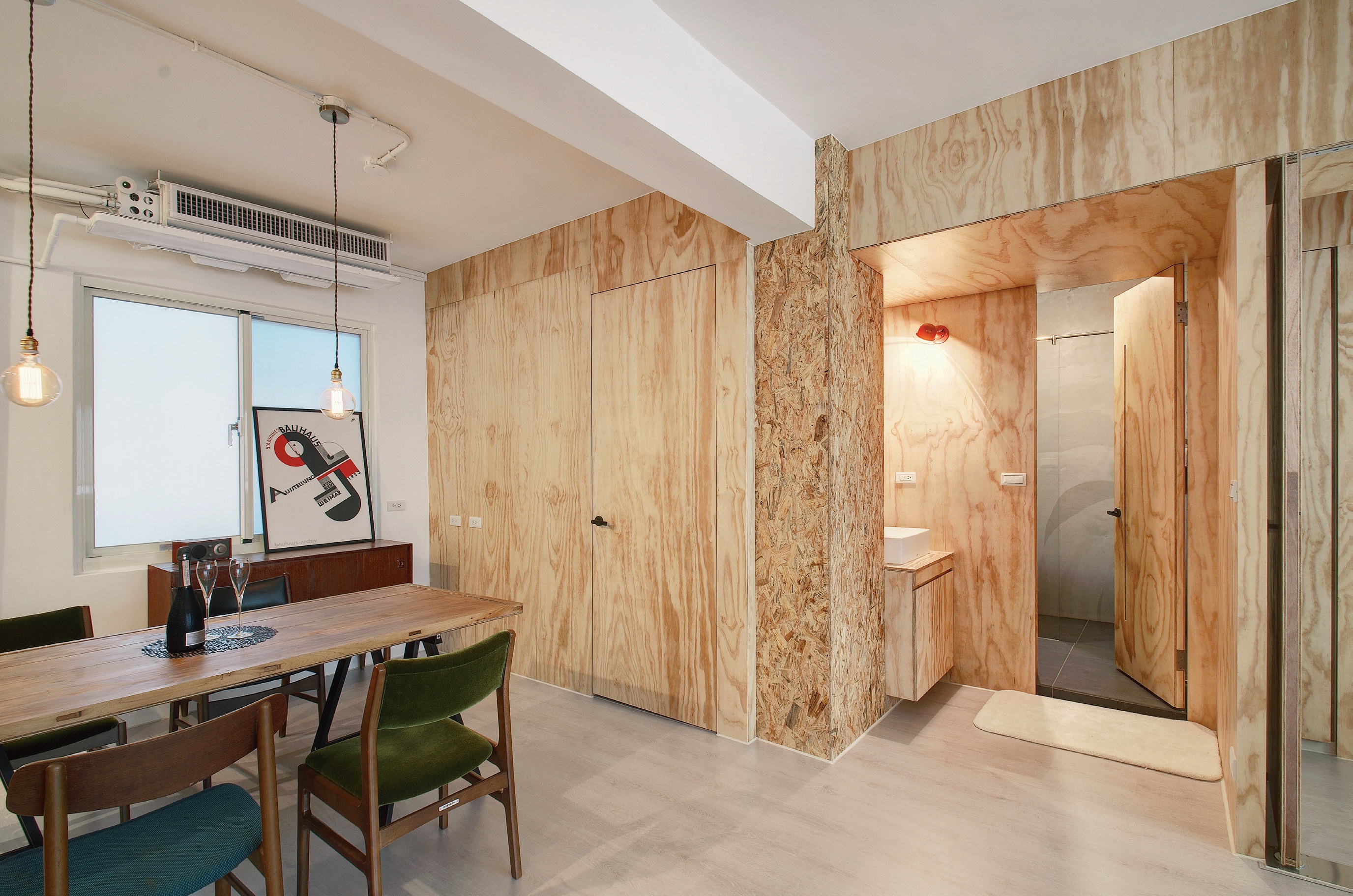 本案位於台北市內湖區，是間30年、20坪的公寓住宅。這