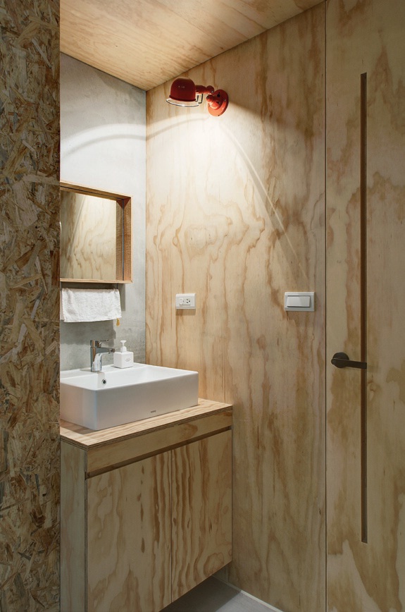 本案位於台北市內湖區，是間30年、20坪的公寓住宅。這