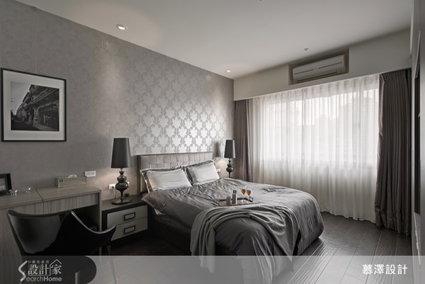 從一個空間的色彩配置、圖騰花樣、線條色塊的加總，代