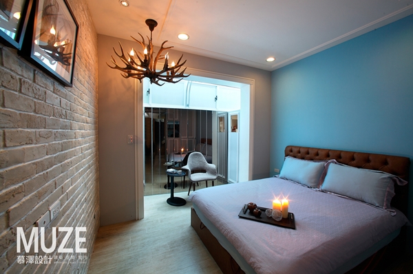 從一個空間的色彩配置、圖騰花樣、線條色塊的加總，代