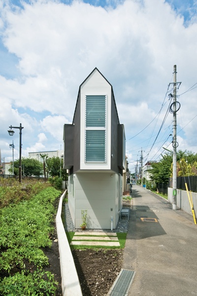 日本都會區地狹人稠,除了一般公寓式住宅,還有傳統的