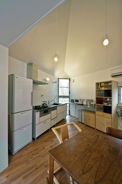 日本都會區地狹人稠,除了一般公寓式住宅,還有傳統的