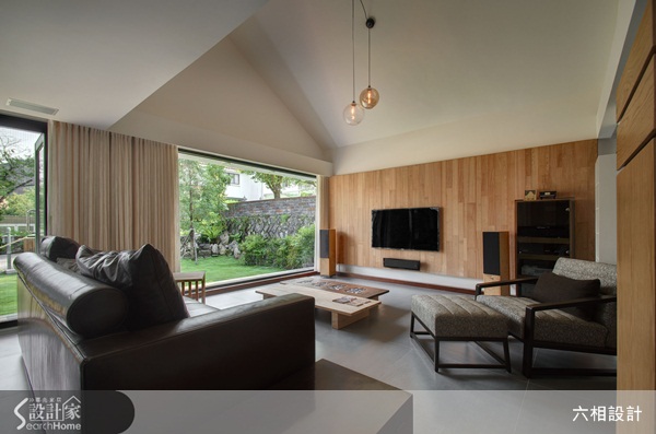 設計師將舊料回收重新運用在壁面的飾材、餐桌和邊几上