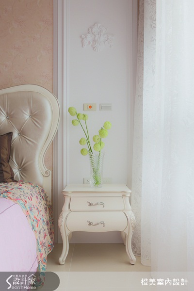 簡單舒適的空間，以古典風為設計，空間簡單明亮，餐廳