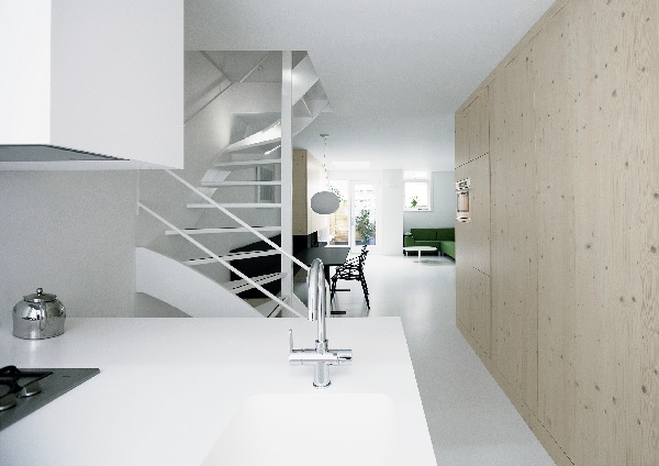 在阿姆斯特丹有不少迷你公寓,空間小的令人驚奇,此間