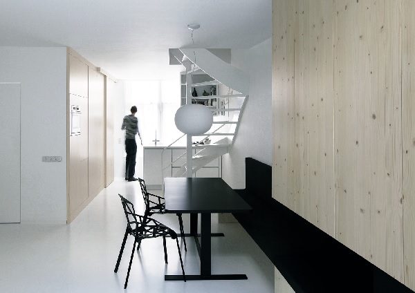 在阿姆斯特丹有不少迷你公寓,空間小的令人驚奇,此間