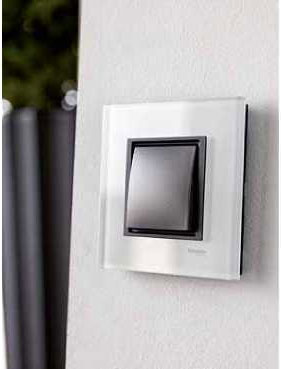 無論是北歐的簡約風格，或是鄉村的閒逸風格，牆面上的