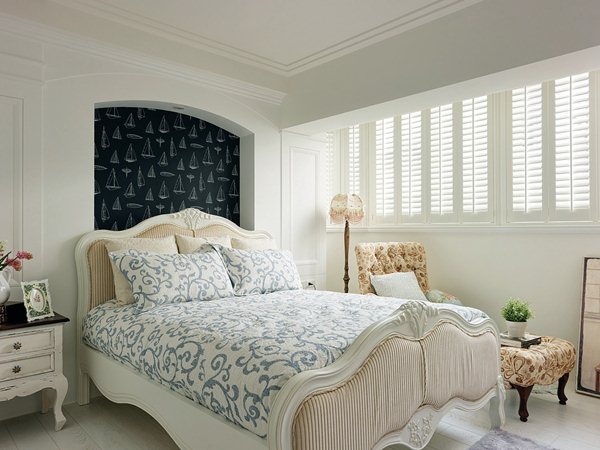 花卉圖騰是詮釋居家空間中常用的元素,舉凡壁紙、抱枕