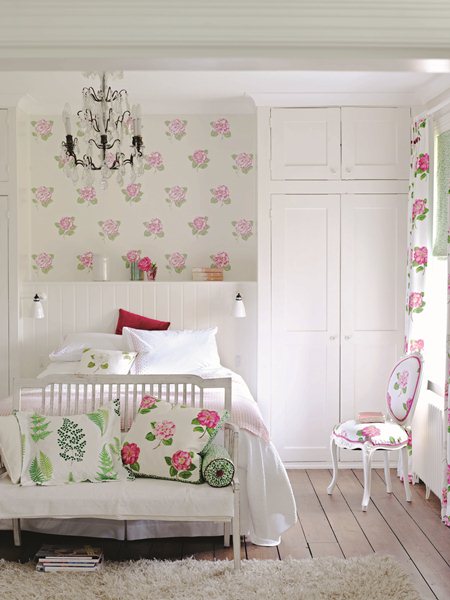 花卉圖騰是詮釋居家空間中常用的元素,舉凡壁紙、抱枕