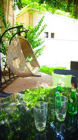 一踏入7OCEANS七海休閒傢俱座落在台中五權一街的台中