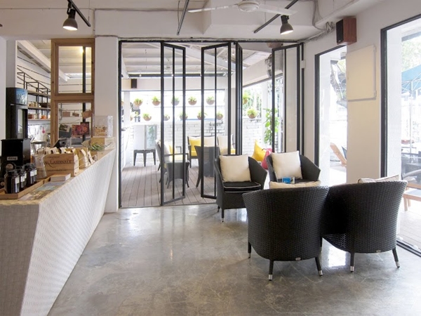 一踏入7OCEANS七海休閒傢俱座落在台中五權一街的台中