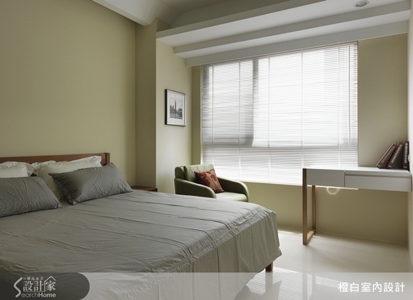 18坪的新成屋，設計師以白色系為主色調運用各種不同材