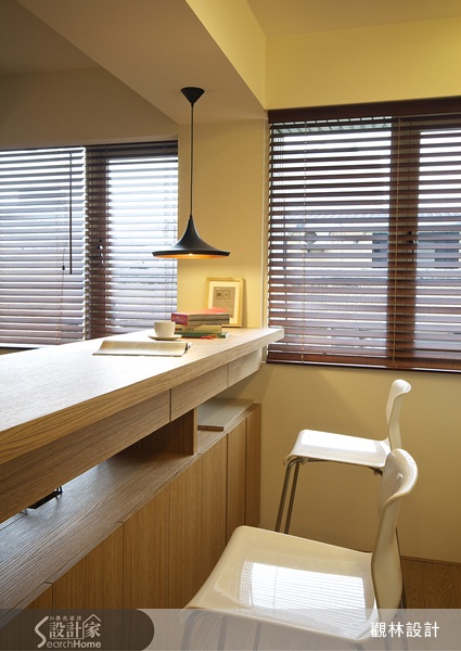 吧檯的設計成為界定空間的量體，並且增添視覺上的美感