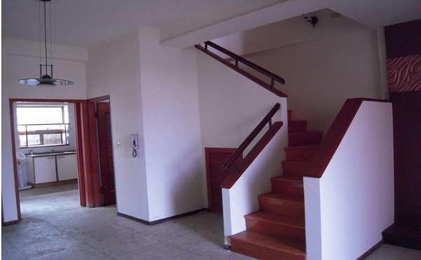 遼闊的視野、順暢的動線規劃；大面積的落地採光引入滿