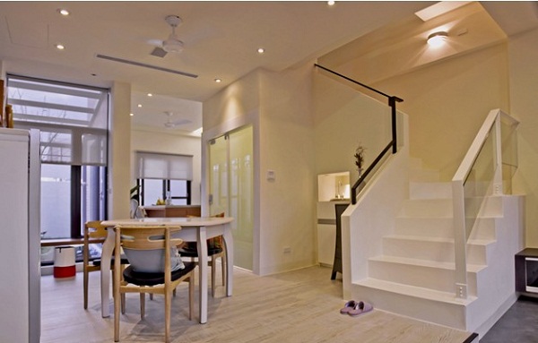 遼闊的視野、順暢的動線規劃；大面積的落地採光引入滿