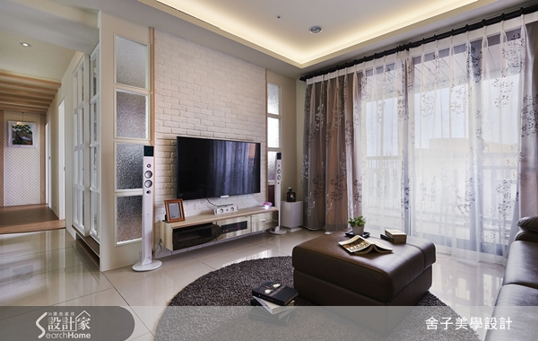 客廳，除了是招待朋友的歡樂場所，平時更是家中最常使
