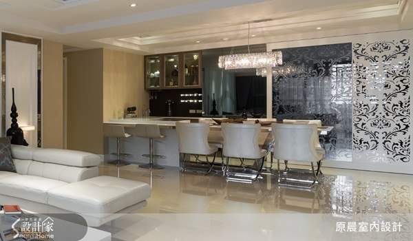 女屋主本身一直希望擁有一個處新古典風格的住家之外,