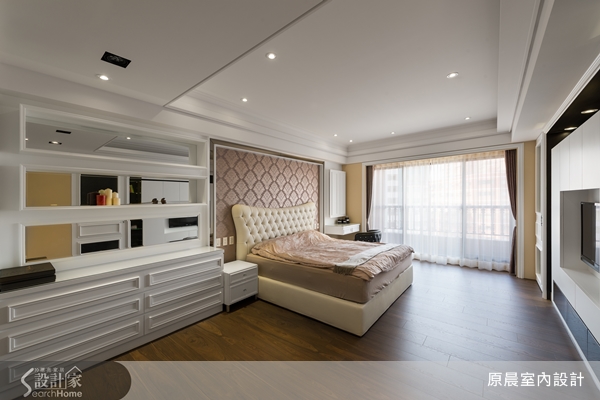 女屋主本身一直希望擁有一個處新古典風格的住家之外,