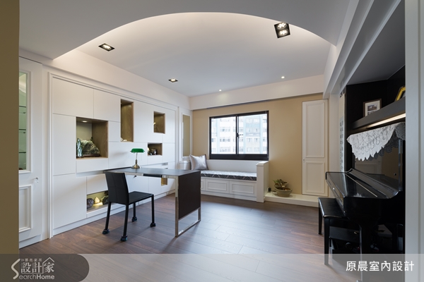 女屋主本身一直希望擁有一個處新古典風格的住家之外,