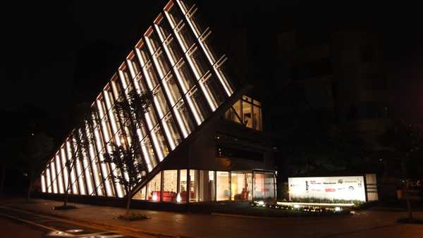 前衛，是一種對現代生活態度的表達，也是永恆價值和新