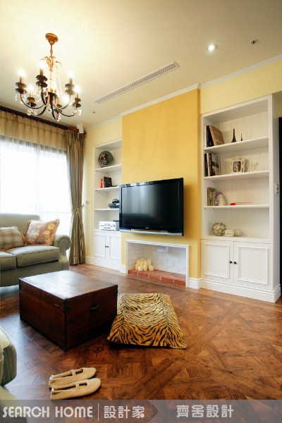 想營造出美式居家舒適隨意、自然溫馨的居家風格，壁爐