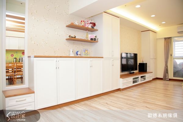 知名藝人柯以柔是兩個小孩的媽，為了三歲兒子與一歲女